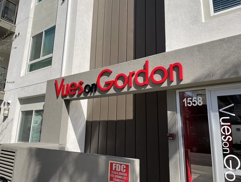 Vues on Gordon Entrance